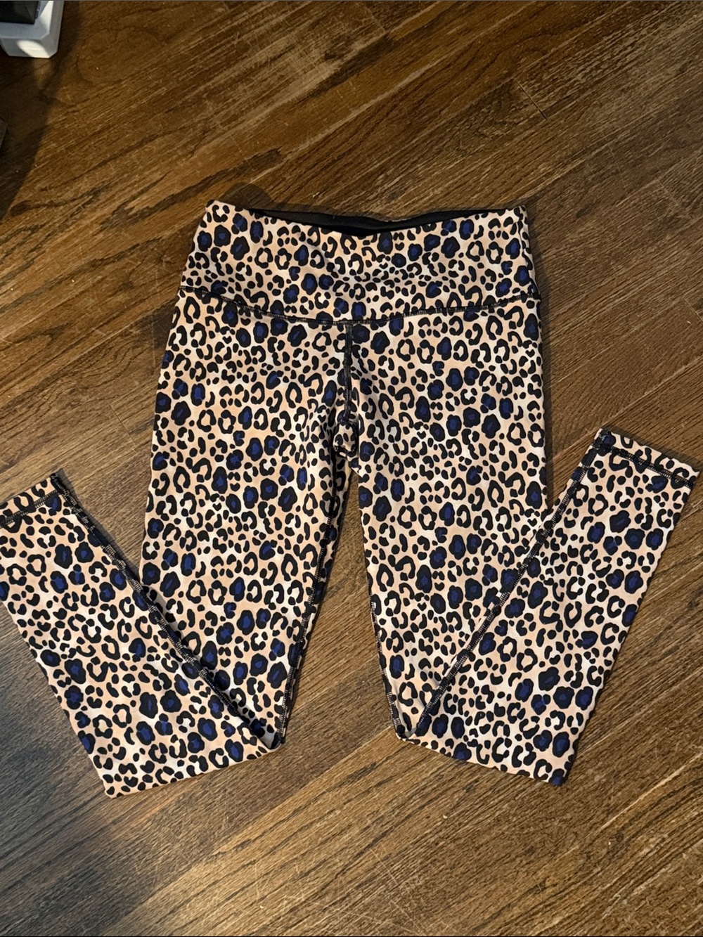 Victoria’s Secret VS Sport Women’s Small Knockout Leggings Cheetah Animal Print